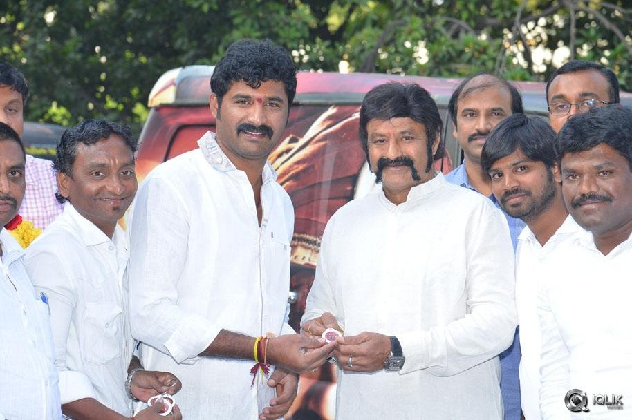 Balakrishna-Flagging-NBK-Helping-Hands-All-India-Shata-Punyakshetra-Jaitrayatra